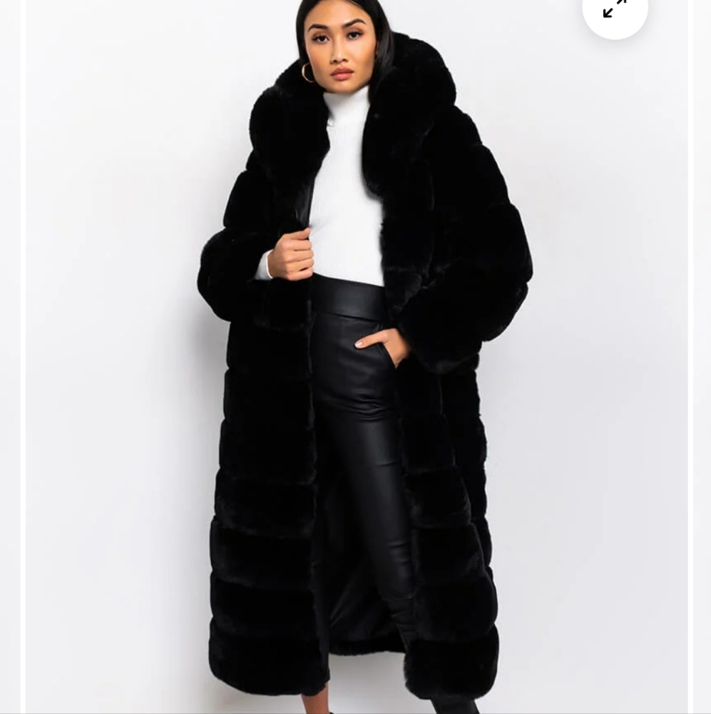 Akira Faux Fur Black Luxurious